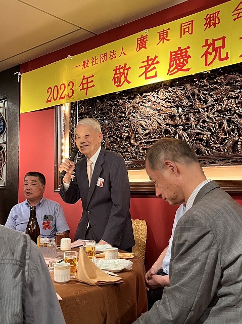 あいさつする陸煥鑫会長