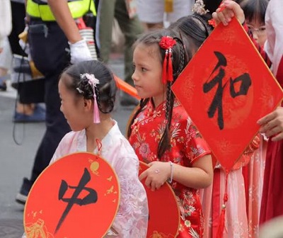 民族衣装隊