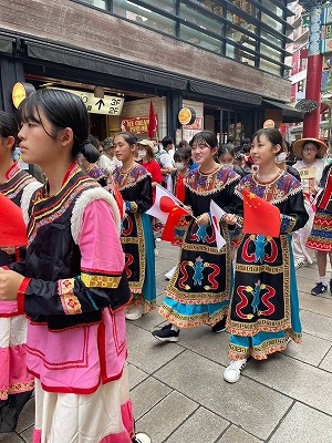 民族衣装のチーム