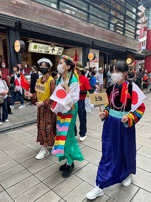 民族衣装のチーム