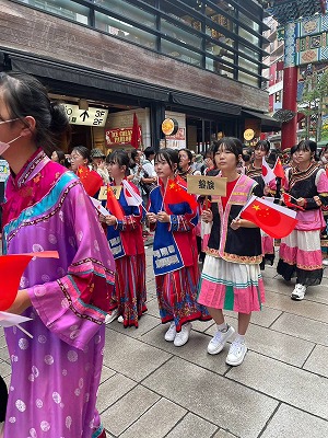 民族衣装のチーム