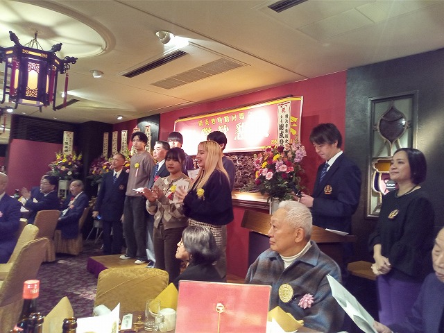 新成人を祝福する陸会長